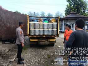 Bertopeng Angkutan Barang, Dump Truck Ini Ternyata Muat Solar Subsidi