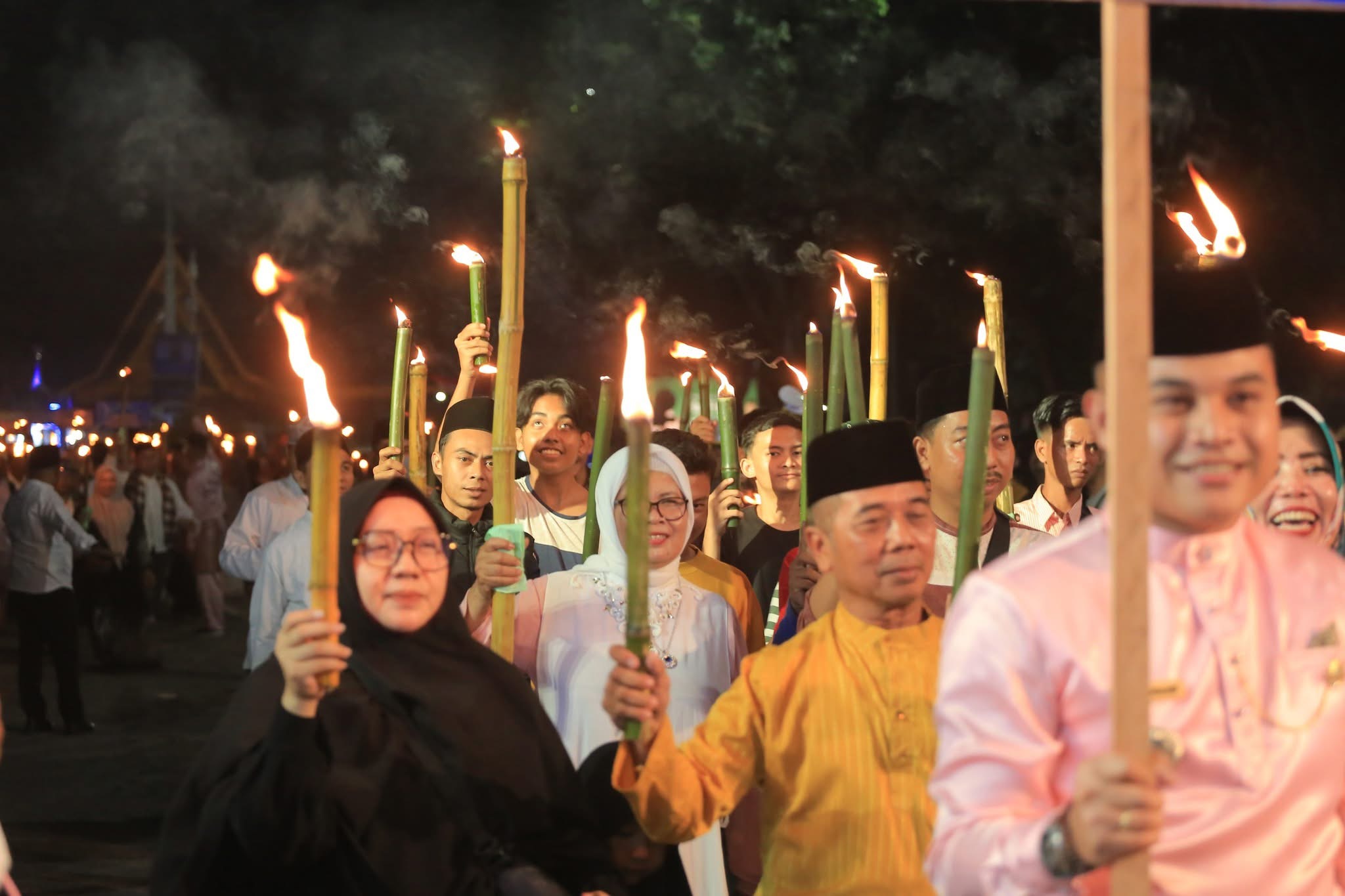 Ribuan Masyarakat Ramaikan Pawai Gema Takbir Pemko Pekanbaru
