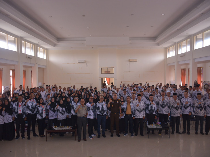 PGRI Kabupaten Kampar Gelar Seminar Advokasi dan Bantuan Hukum bagi Guru dan Tenaga Kependidikan dalam Rangka HUT Guru ke-79