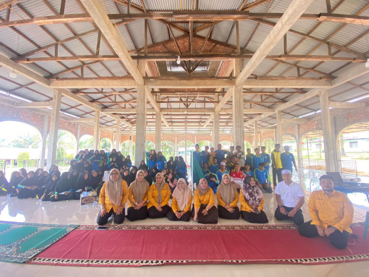 Forum PUSPA Madani Kampar  Lakukan Sosialisasi Anti Bullying Bagi Santri Dan Santriwati Di PP Darusakimah