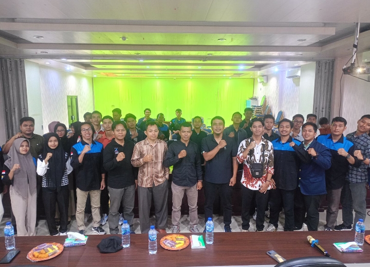 Datangkan Alumni, HIMKA Polbeng Gelar Seminar Hadapi Dunia Industri