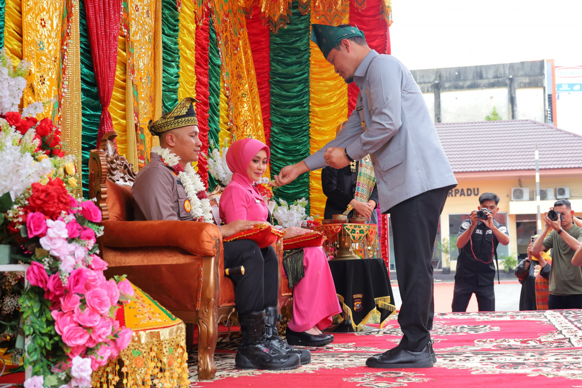 Wako Agung Hadiri Tepuk Tepung Tawar Kapolresta Pekanbaru, Siap Buka Ruang Komunikasi