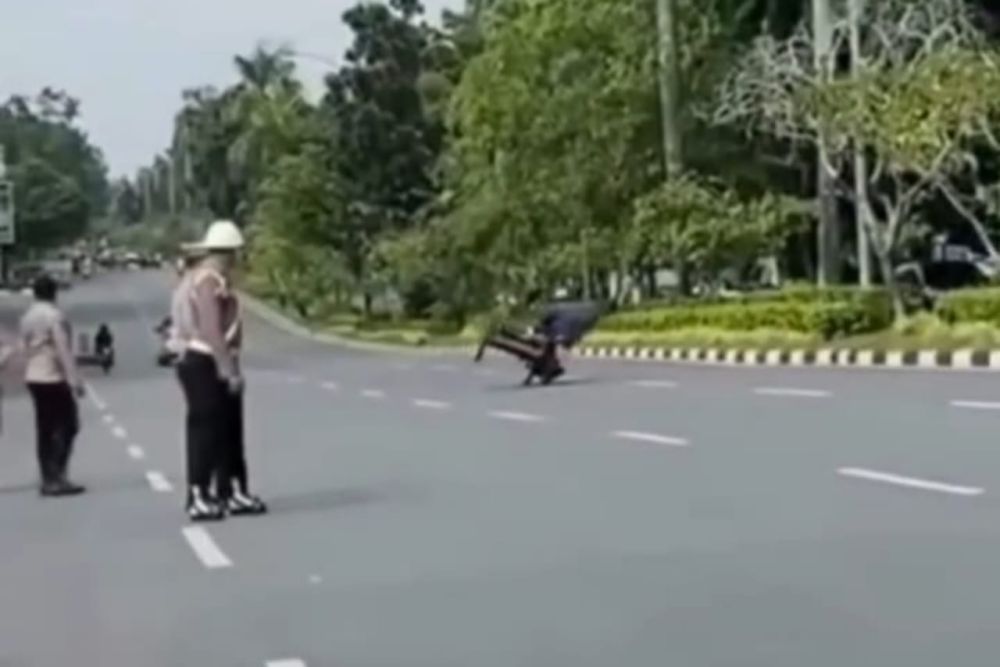 Saat Aksi Jumping Becak Motor di Depan Polisi di Pekanbaru yang Bikin Heboh