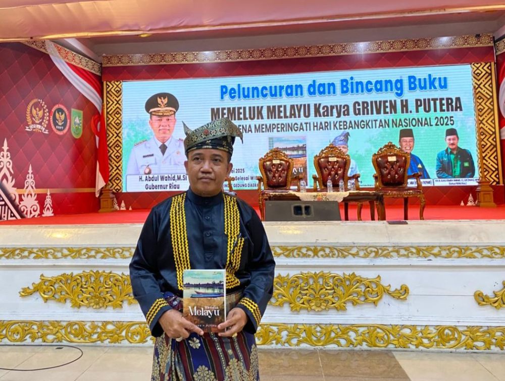 Buku Memeluk Melayu, Sebuah Karya Terhadap Nilai Budaya Melayu