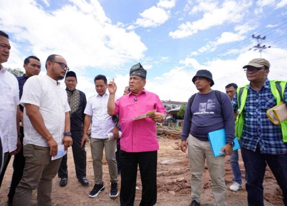 Tinjau Pembangunan Jembatan Sungai Masjid Dumai, Sekdaprov Riau: November Sudah Bisa Digunakan