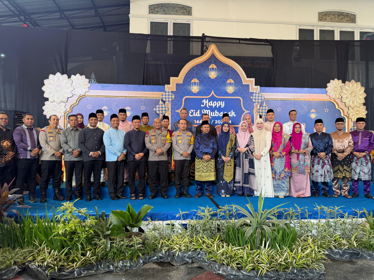 Gubri Bersama Kapolda dan Ribuan Warga Hadiri Open House Hari Terakhir di Kediaman Walikota Pekanbaru