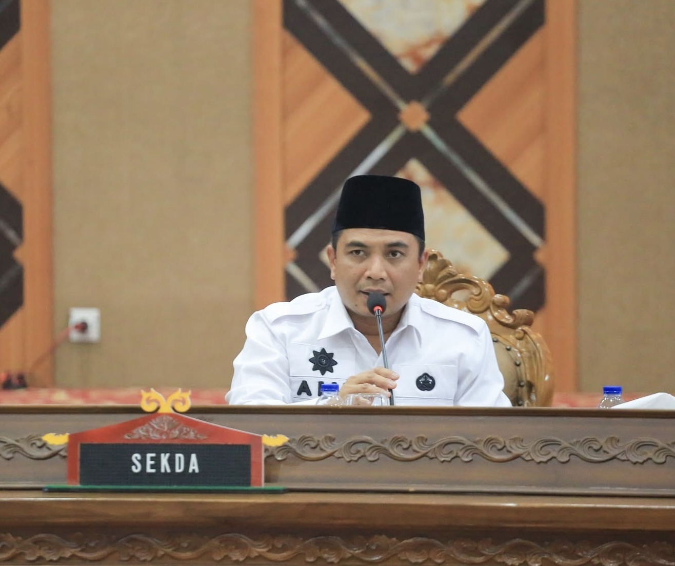 Pj Sekda Pekanbaru Tegaskan tak Tebang Pilih Tertibkan Tiang Reklame